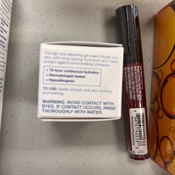 NWOT Avon Anew 5 items and makeup bag - Picture 8 of 8